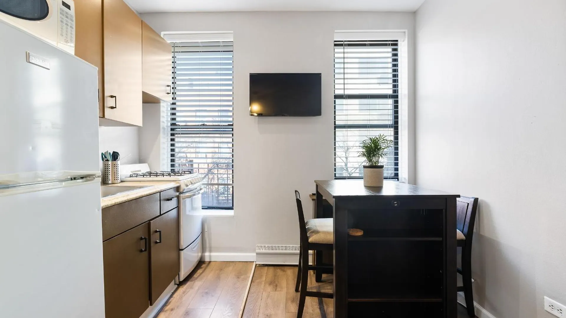 Step Inside Central Living In Times Square New York 0*,